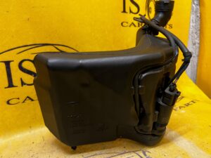 ZBIORNICZEK ZBIORNIK PŁYNU DO SPRYSKIWACZY POMPKA TESLA MODEL 3 PRZEDLIFT