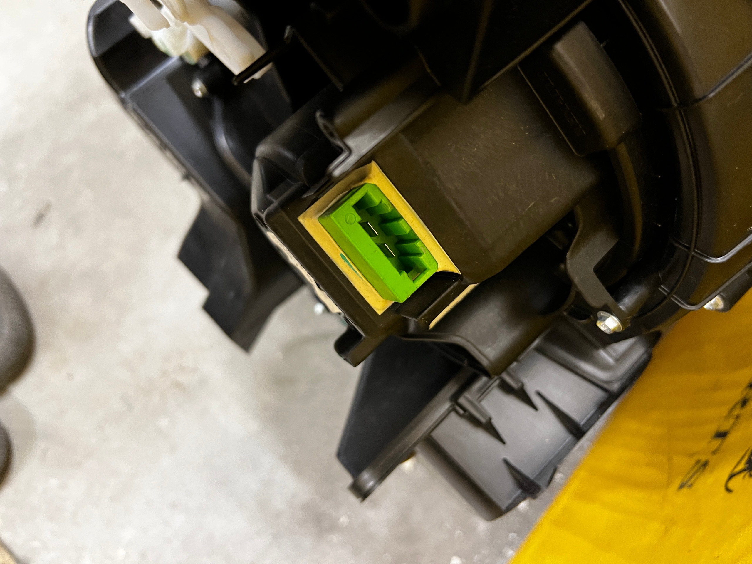 DMUCHAWA NAGRZEWNICA DACIA SANDERO III 2023R