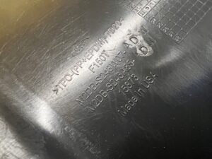 POSZYCIE OSŁONA OBUDOWA SŁUPKA ŚRODKOWEGO B LEWY 4 DRZWI FORD BRONCO 21-