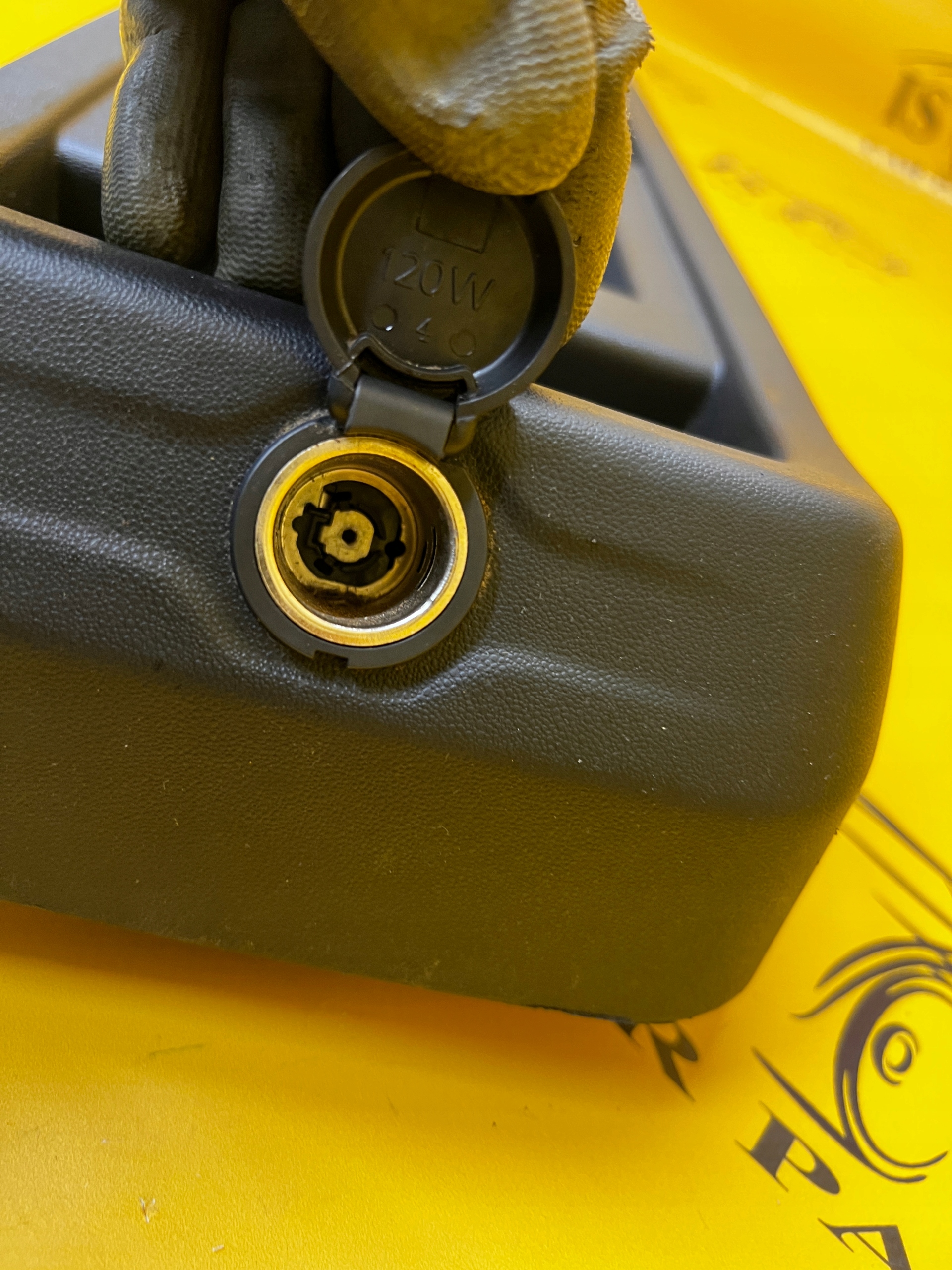 TUNEL ŚRODKOWY SCHOWEK CITROEN C4 GRAND PICASSO II