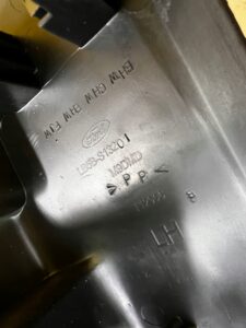 PLASTIK OSŁONA LISTWA PROGU SŁUPKA A PRZÓD LEWY FORD EXPLORER MK6