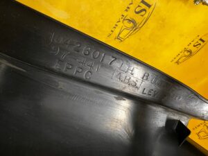 POSZYCIE OSŁONA SŁUPKA ŚRODKOWEGO B LEWY CHEVROLET CORVETTE C5 97-04