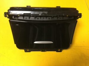 POPIELNICZKA SCHOWEK PÓŁKA TUNELU INFINITI Q30