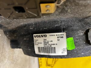 TAPICERKA BOCZEK BAGAŻNIKA TYŁ LEWY LEWA 7 OSÓB VOLVO XC90 II