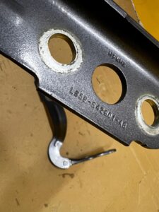 KOMPLET ZAWIASY KLAPY TYŁ BAGAŻNIKA LEWY PRAWY FORD EXPLORER MK6