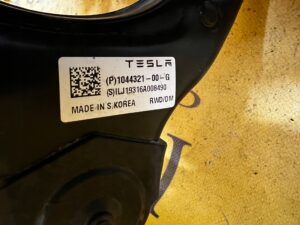 AMORTYZATOR WAHACZ GÓRNY PRZÓD LEWY TESLA MODEL 3 PRZEDLIFT RWD