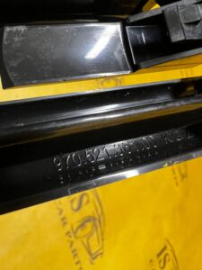 OSŁONA PROWADNICY SZYNY FOTELA PRZÓD LEWY PORSCHE PANAMERA 970 I LIFT