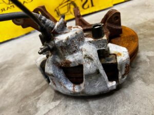 ZWROTNICA PIASTA ZACISK PRZÓD PRAWY PRAWA DACIA SANDERO II