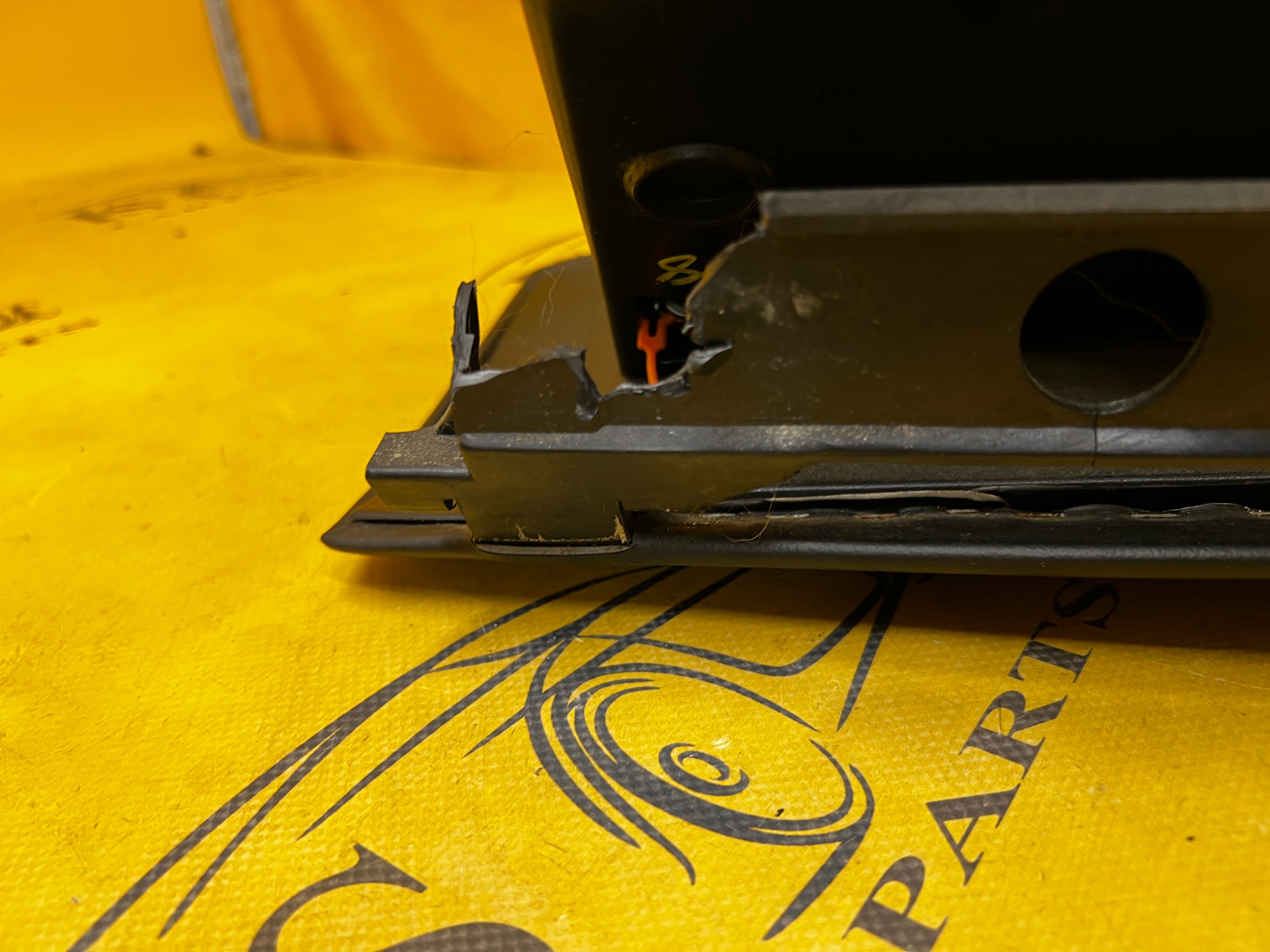 SCHOWEK PASAŻERA DESKI KONSOLI PRAWY CHEVROLET CORVETTE C5 97-04