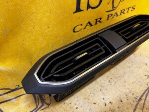 KRATKA NAWIEWU ŚRODKOWA DESKI KONSOLI PRZÓD PRZEDNIA DACIA SANDERO III