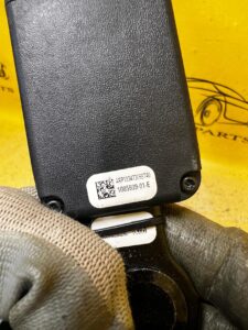 ZAPINKA ZAMEK KLAMRA PASA TYŁ TYLNA LEWY LEWA TESLA MODEL 3 PRZEDLIFT