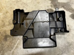 OSŁONA PLASTIK WZMACNIACZA AUDIO LAND ROVER DISCOVERY 5 V L462