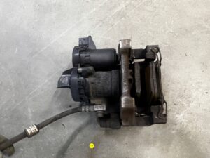 ZACISK HAMULCOWY ELEKTRYCZNY TYŁ PRAWY VOLVO XC90 II