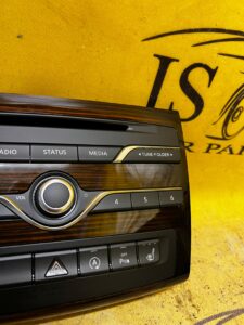 PANEL STEROWANIA RADIO CD GRZANIE FOTELI PARKTRONIC DREWNO INFINITI Q30