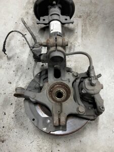 NOGA ZWROTNICA AMORTYZATOR PRZÓD LEWY LEWA RENAULT MEGANE IV