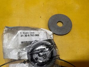 PODKŁADKA AMORTYZATORA PRZÓD BMW 1 E81 3 E90 5 E60 X1 E84 X3 E83 NOWA OEM