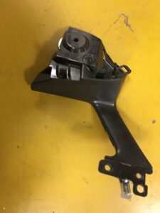 RĄCZKA WSPORNIK BOCZKA LEWA NISSAN X-TRAIL T32