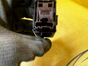 PANEL PRZEŁĄCZNIK SZYB TYŁ LEWY 4 DRZWI FORD BRONCO 21-