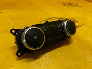 PANEL PRZEŁĄCZNIK KLIMATYZACJI TYŁ TUNELU ŚRODKOWEGO FORD EXPLORER MK6