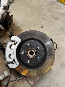 NOWA ZWROTNICA ZACISK PIASTA ZAWIESZENIE PRZÓD LEWY NISSAN X-TRAIL T32