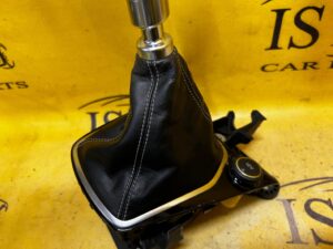 GAŁKA LEWAREK MIESZEK SKÓRA FORD FIESTA MK8