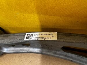 WAHACZ PRZÓD PRZEDNI LEWY LAND ROVER DEFENDER II L663