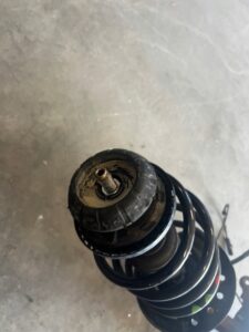 NOGA AMORTYZATOR ZWROTNICA PRZÓD LEWY DACIA SANDERO III 1.0 TCE LPG ECO-G