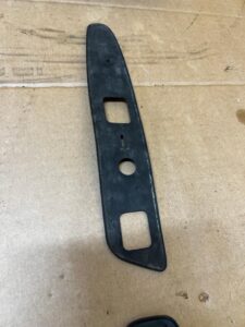 KOMPLET USZCZELKA RELINGU DACHOWEGO LEWA PRAWA NISSAN X-TRAIL III T32