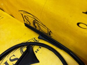 USZCZELKA DRZWI SZYB KAROSERII GÓRNA LEWA MERCEDES CLS W218 SHOOTING BRAKE