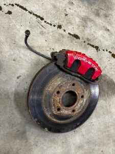 KOMPLET TARCZE HAMULCE ZACISKI PRZÓD CHEVROLET CORVETTE C5 97-04