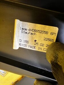 SCHOWEK SKRYTKA NA APTECZKĘ AUDI A8 D4