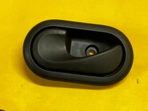 KLAMKA WEWNĘTRZNA PRZÓD LEWA LEWY DACIA DOKKER SANDERO I DUSTER I EU