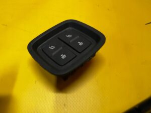 PRZYCISK PRZEŁACZNIK SKŁADANIA FOTELI KANAPY TYŁ AUDI SQ7 Q7 4M0