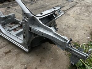 ĆWIARTKA PODŁUŻNICA FARTUCH KIELICH PRZÓD PRAWY DACIA SANDERO III STEPWAY