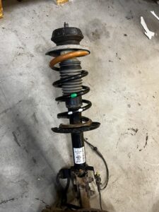 AMORTYZATOR ZWROTNICA PRZÓD LEWY DACIA LODGY STEPWAY LIFT 2022 1.5 BLUE DCI