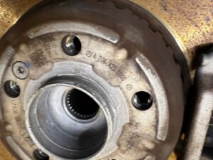 ZWROTNICA ZAWIESZENIE ZACISK TYŁ PRAWY MERCEDES C-KLASA W206 2WD RWD