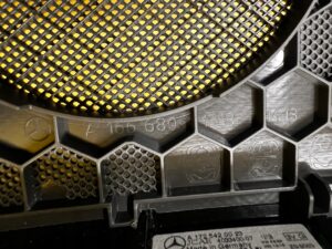 MASKOWNICA KRATKA GÓRNA KONSOLI DESKI WYŚWIETLACZ PDC MERCEDES GL X166