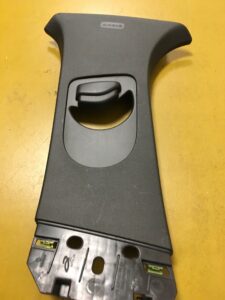 POSZYCIE TAPICERKA SŁUPKA ŚRODKOWEGO B LEWA LEWE RENAULT MEGANE IV RS