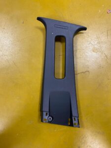 OSŁONA POSZYCIE SŁUPKA B LEWY FORD FIESTA MK8