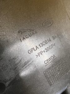 OSŁONA PLASTIK WZMACNIACZA AUDIO LAND ROVER DISCOVERY 5 V L462