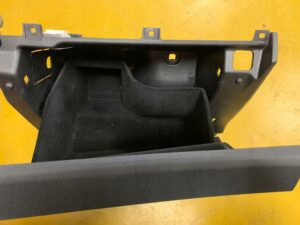 SCHOWEK KONSOLI DESKI PASAŻERA PEUGEOT 3008 II P84