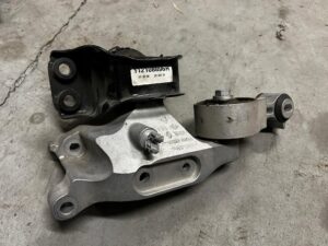 ŁAPA MOCOWANIE PODUSZKA SILNIKA RENAULT MEGANE IV RS 1.8 TCE