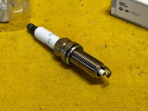 ŚWIECA ZAPŁONOWA N14 MINI R55 R56 R57 R58 R59 NOWA OEM