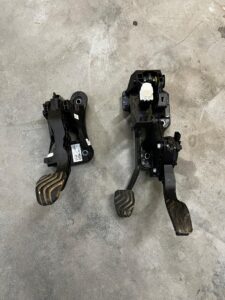 PEDAŁY HAMULCA GAZU SPRZĘGŁA MANUAL DACIA DUSTER II 2