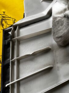 OSŁONA POSZYCIE SŁUPKA B ŚRODKOWEGO PRAWE PORSCHE CAYENNE COUPE 9Y3 9Y0