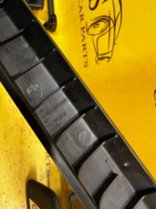 OSŁONA POSZYCIE SŁUPKA LEWA PORSCHE CAYENNE II 7P5 LIFT 92A