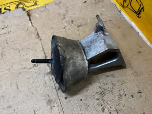 ŁAPA PODUSZKA PODPORA SILNIKA LEWA CHEVROLET CORVETTE C5 97-04