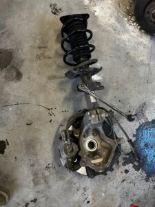 PRAWA ZWROTNICA MCPHERSON AMORTYZATOR NOGA RENAULT TALISMAN 1.5 DCI