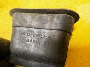 RURA SPUSTOWA WODY PODSZYBIA SZYBY PRZÓD FORD EXPLORER MK6