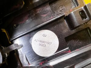 POKRYWA PRZYCISK ZAMKA TUNELU ŚRODKOWEGO SKÓRA MERCEDES CLS W218